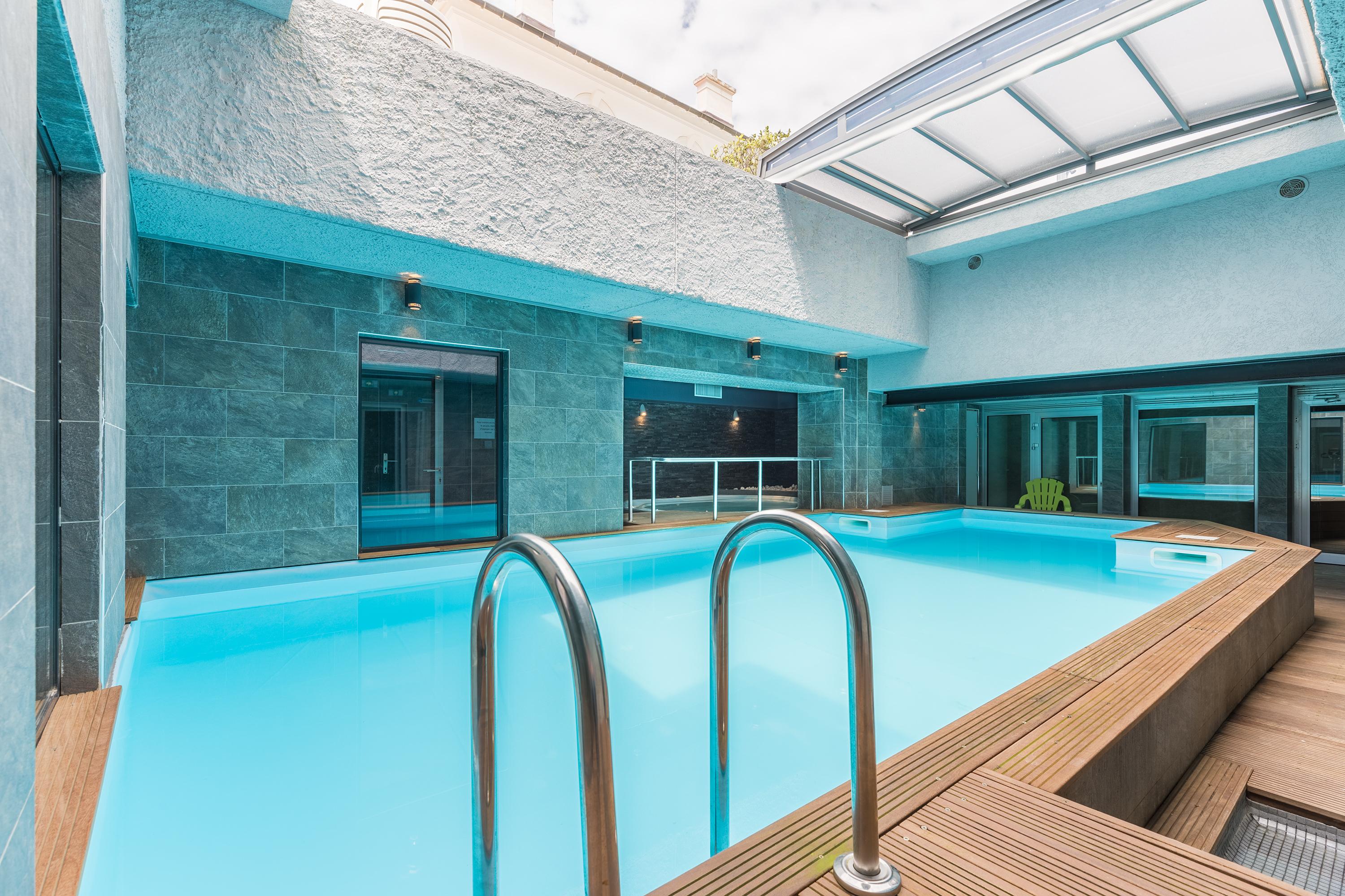 Hotel Brise De Mer - Piscine Interieure & Exterieure Saint-Raphaël Exterior foto